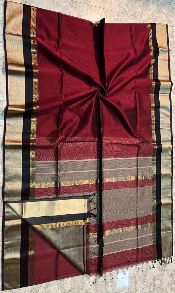 Handloom Maheshwari Silk Saree With Blouse.