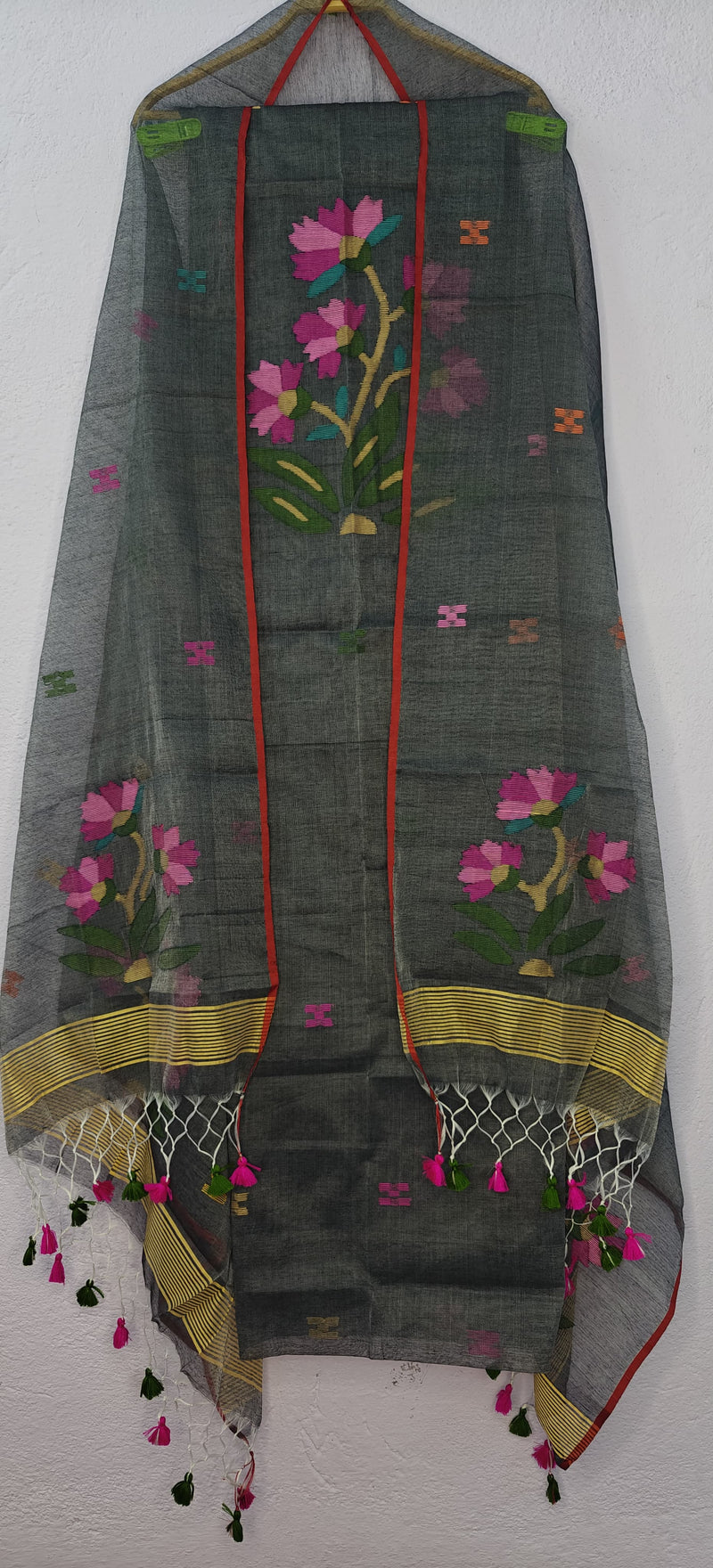 Pure Maslin Jamdani Weaved unstitched suit.