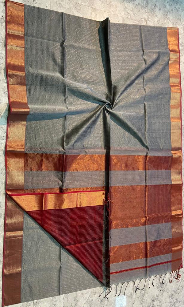 Handloom Maheshwari Silk Saree With Blouse.