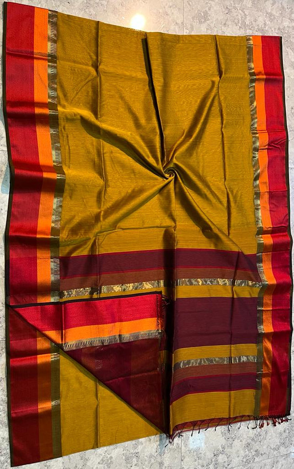 Handloom Maheshwari Silk Saree With Blouse.