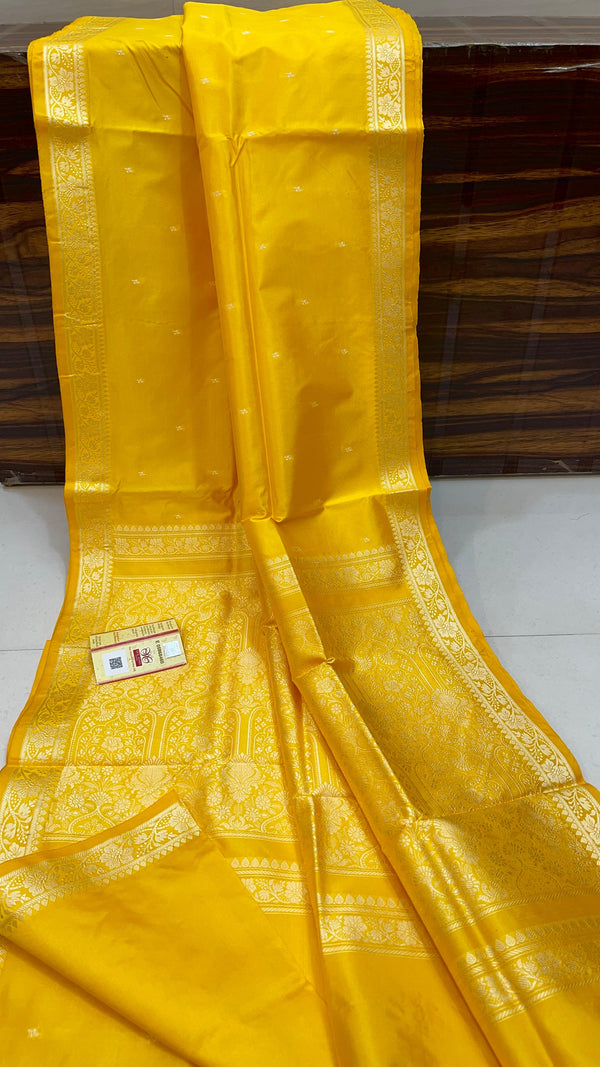 Pure Kanjivaram Silk Hand weaved saree With Blouse. ( length- 6.5 meter )