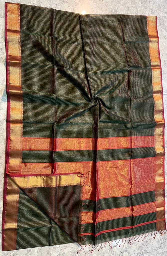 Handloom Maheshwari Silk Saree With Blouse.