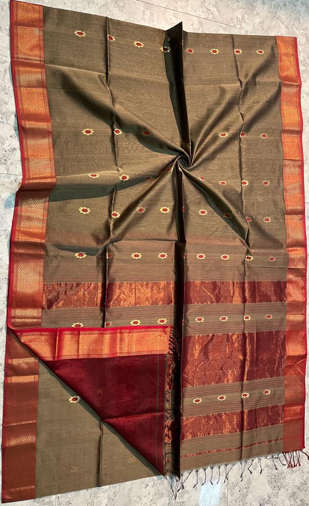 Handloom Maheshwari Silk Saree With Blouse.