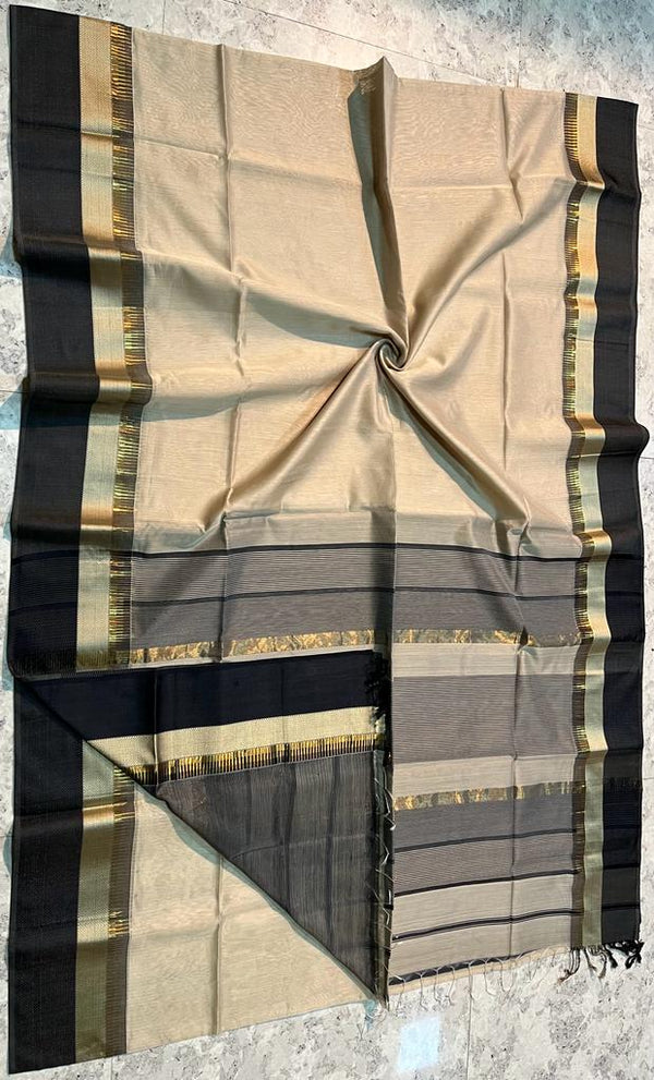 Handloom Maheshwari Silk Saree With Blouse.