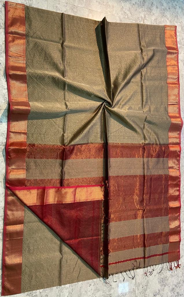 Handloom Maheshwari Silk Saree With Blouse.