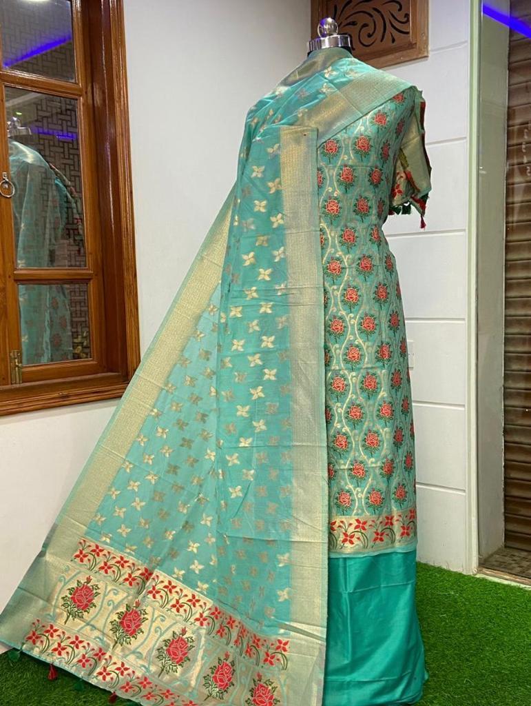 Banarasi Cotton Jamdani weaved Suit With Zari Weaving.