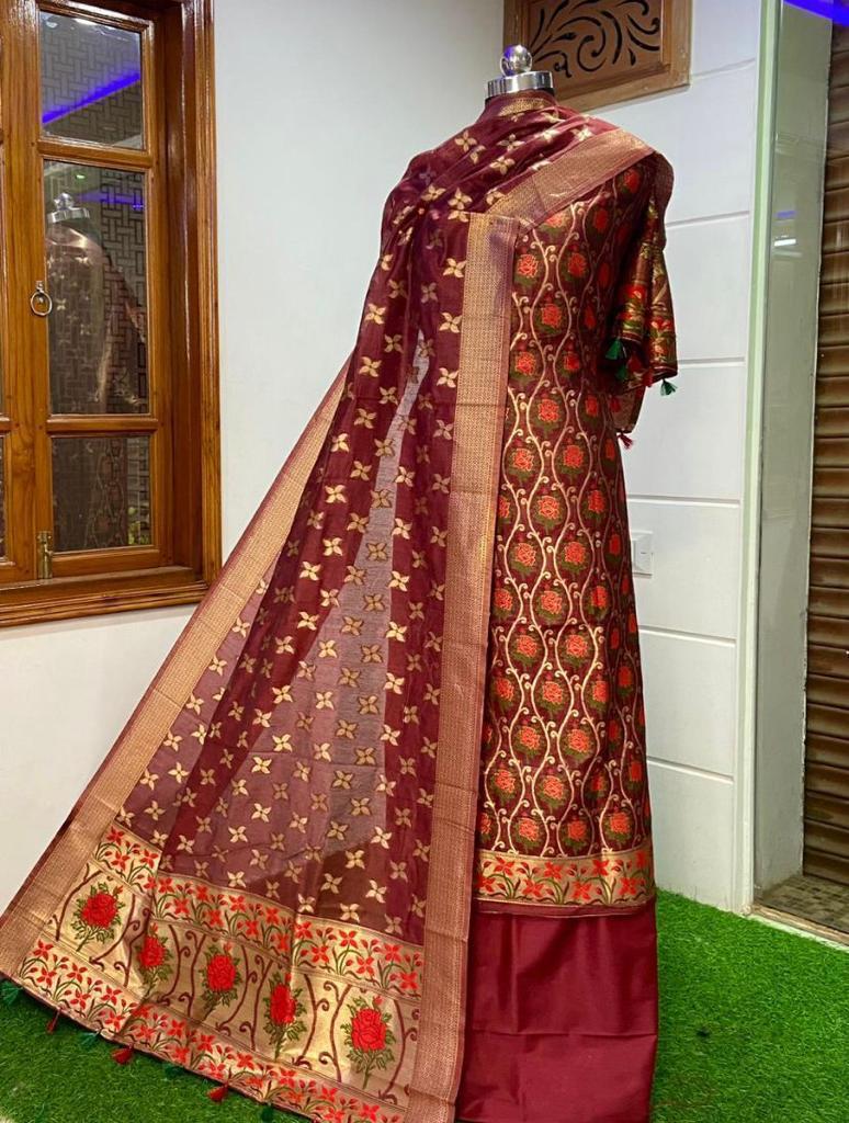 Banarasi Cotton Jamdani weaved Suit With Zari Weaving.