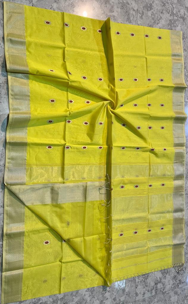 Handloom Maheshwari Silk Saree With Blouse.