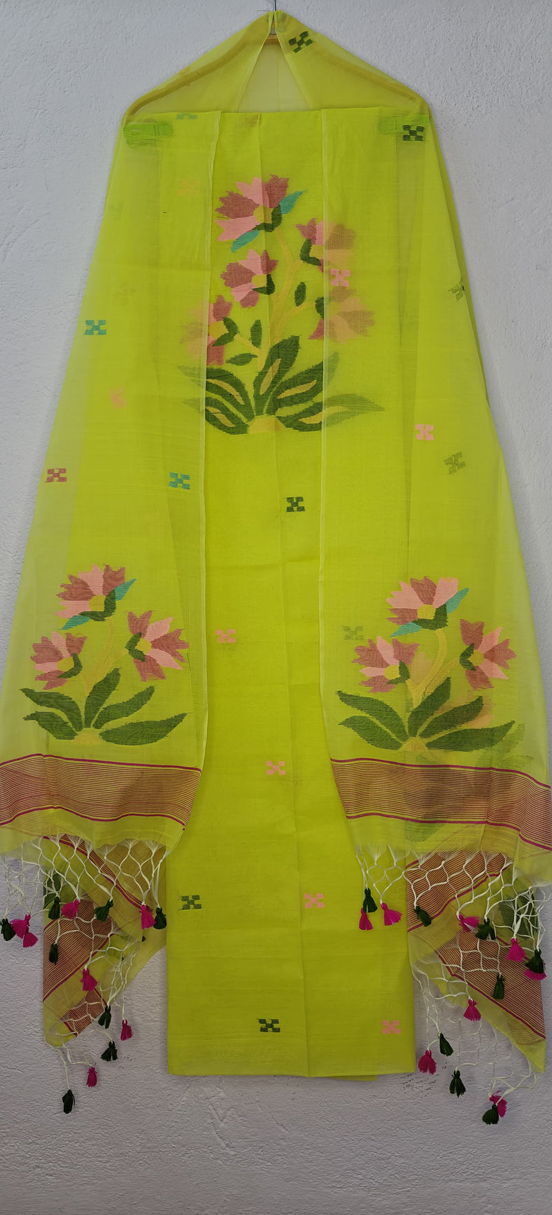 Pure Maslin Jamdani Weaved unstitched suit.