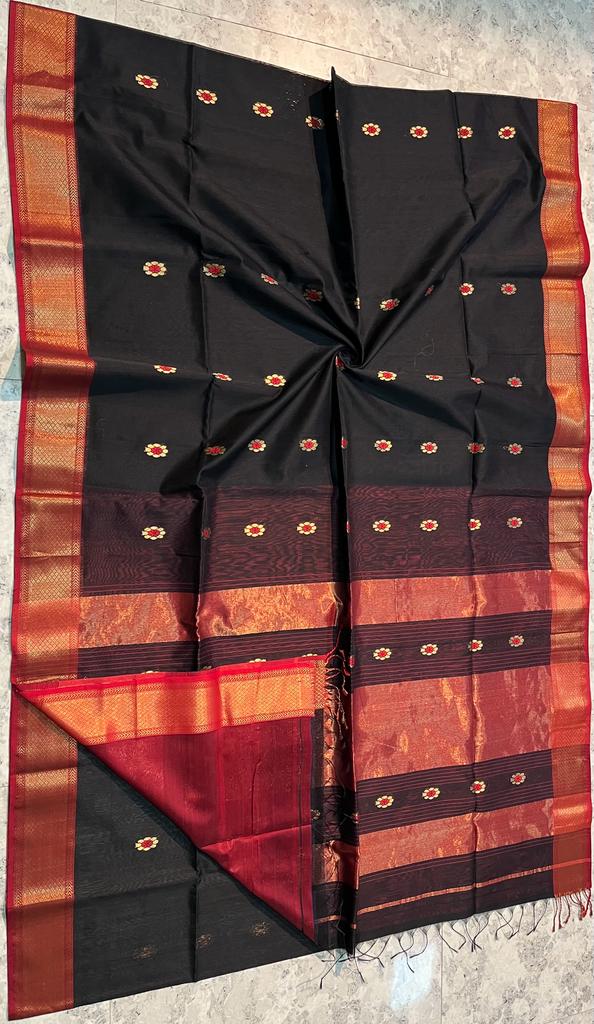 Handloom Maheshwari Silk Saree With Blouse.