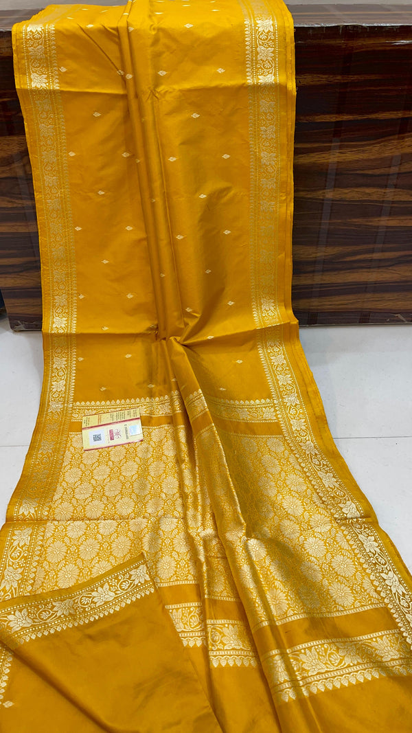 Pure Kanjivaram Silk Hand weaved saree With Blouse. ( length- 6.5 meter )