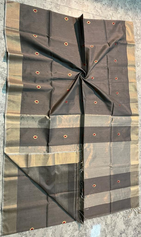 Handloom Maheshwari Silk Saree With Blouse.