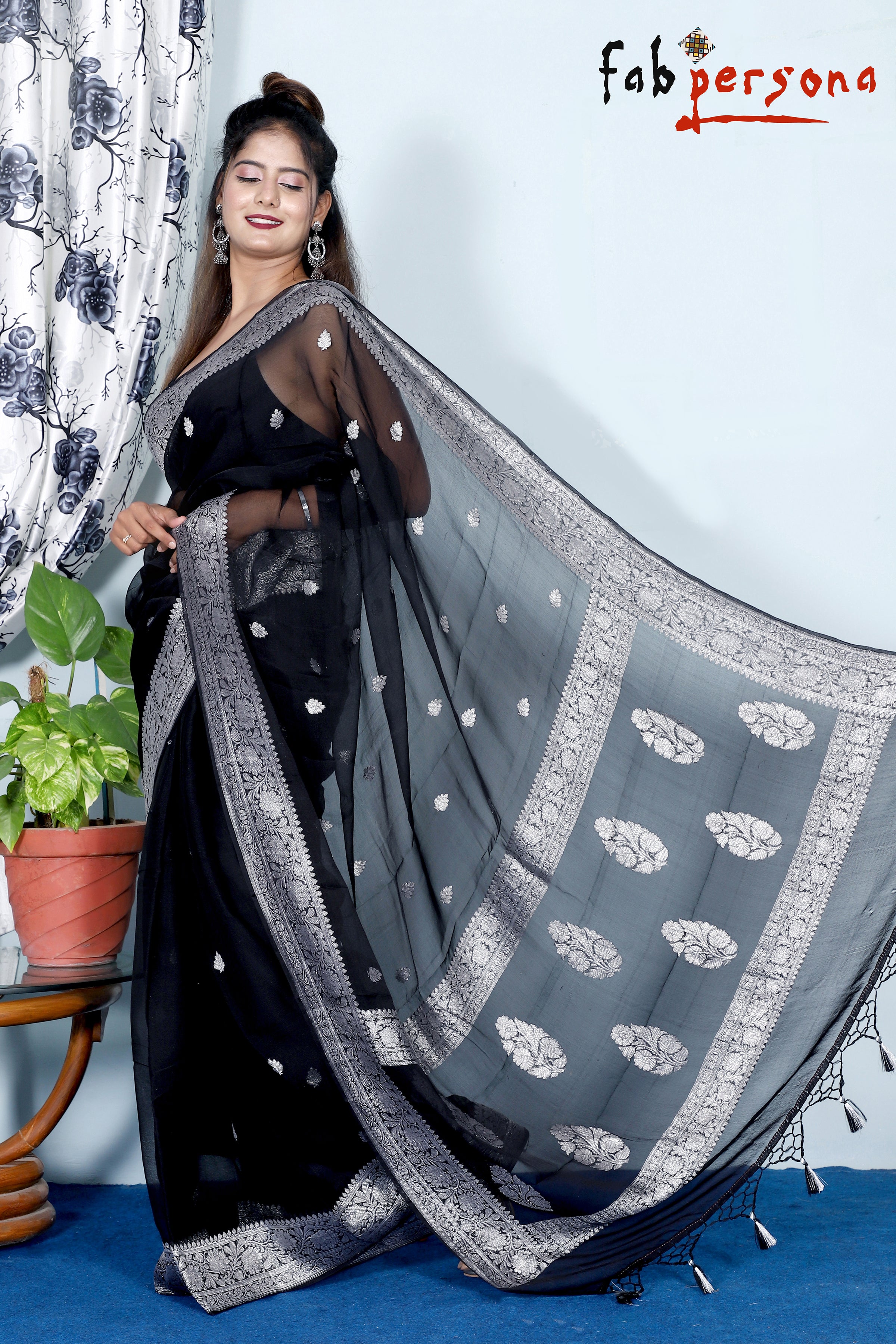 Buy online Women's Self Design Black Colored Saree With Blouse from ethnic  wear for Women by Banarasi Patola for ₹1799 at 65% off | 2024 Limeroad.com