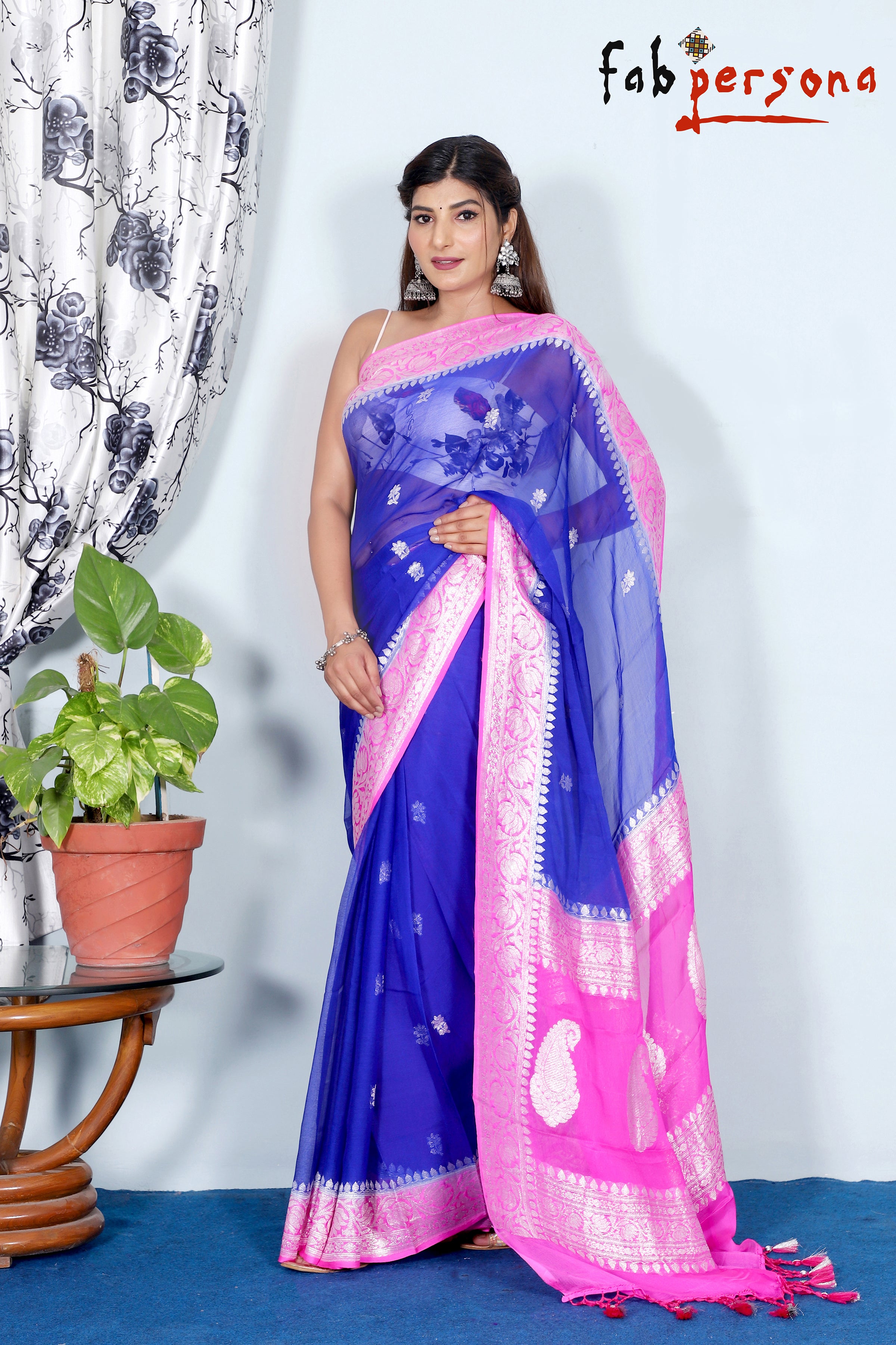 This Beautiful Soft Silk Saree Is Having Checks Silver And Gold Zari W –  Womenyaa