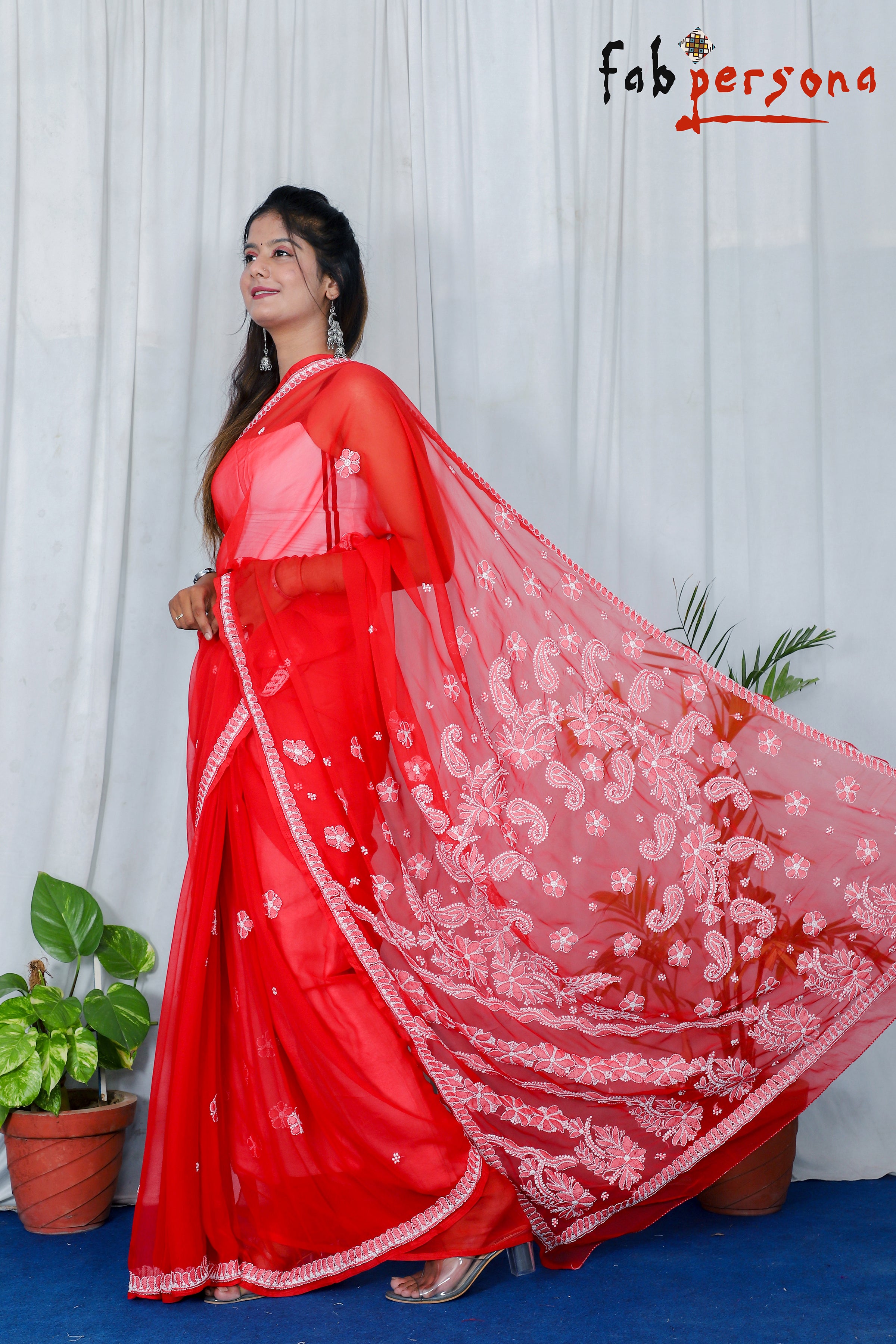 Georgette Attractive Red Chikan Saree at Best Price in Lucknow | Paridhan  Chikan Exclusive