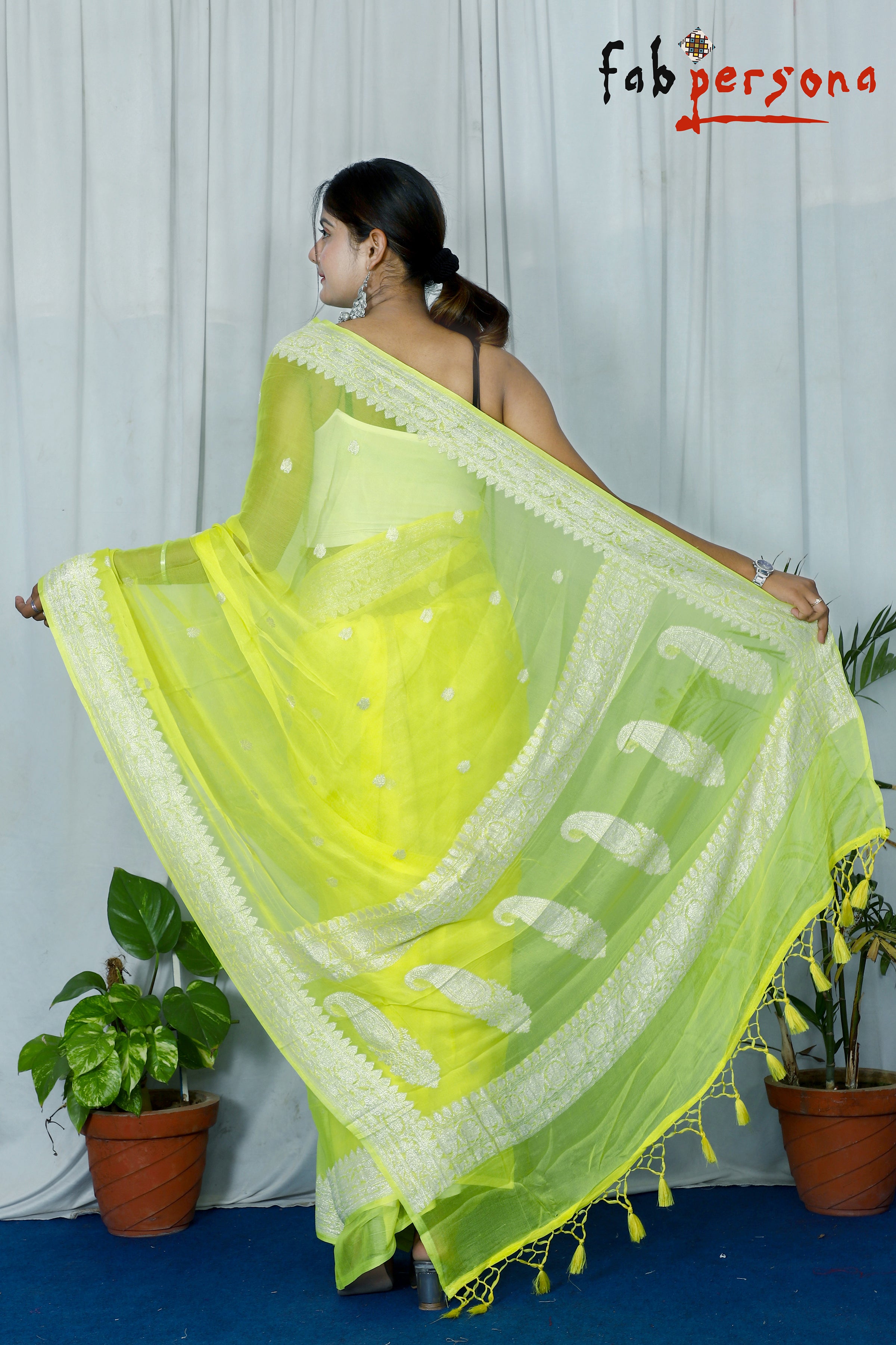 Green Pink Floral Print Georgette Chiffon Saree at Best Price in Kolkata |  Sd Boutique Manufacturing