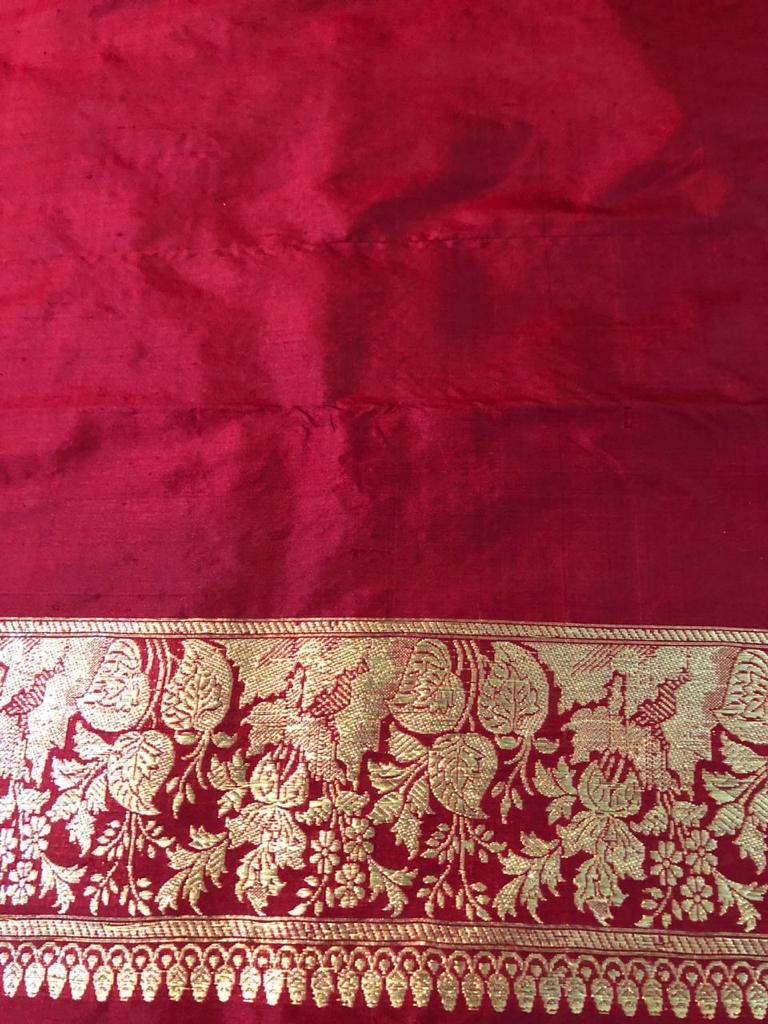 Red Color Pure Hand Weaving Traditional Jangla Work Saree In Pure katan silk .