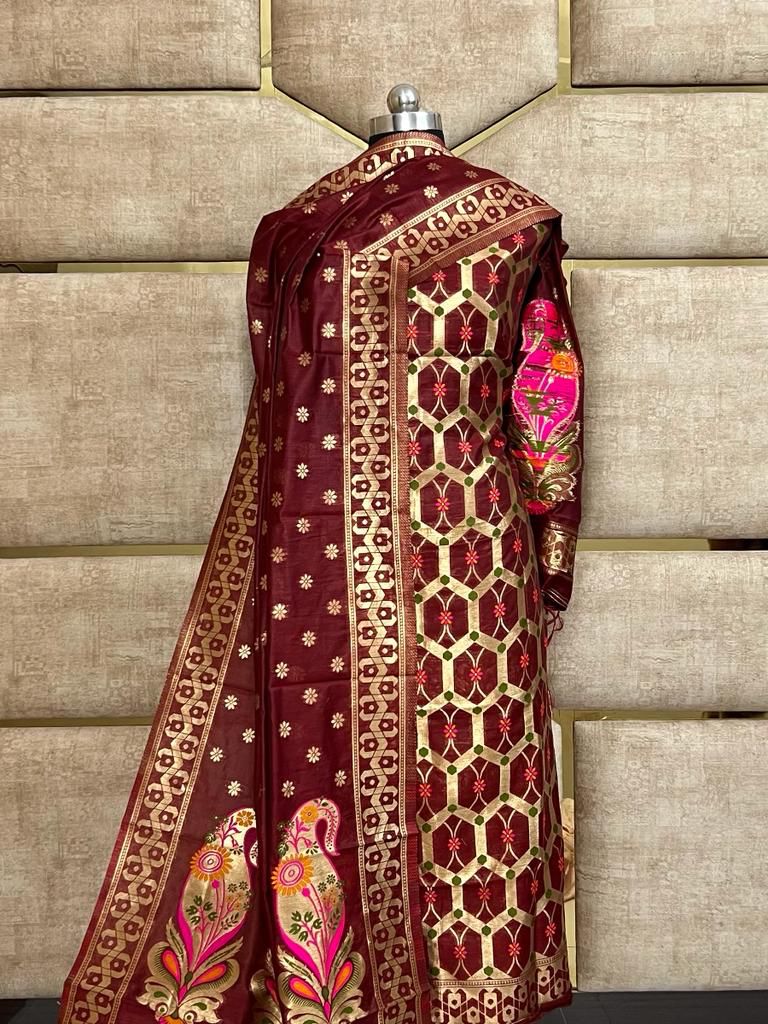 Banarasi Cotton Jamdani weaved Suit With Zari Weaving.